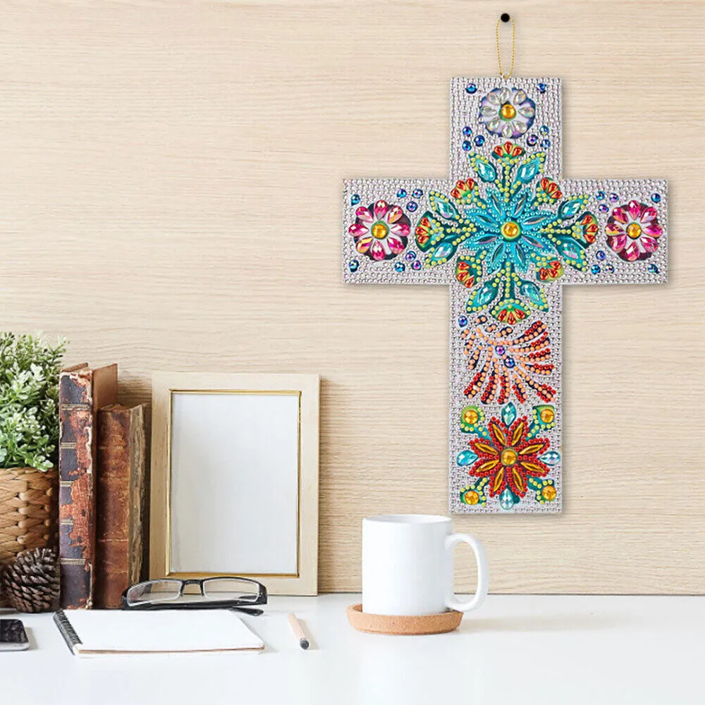 Figured'Art Kruis met Bloemen diamond painting hanger 25x18cm