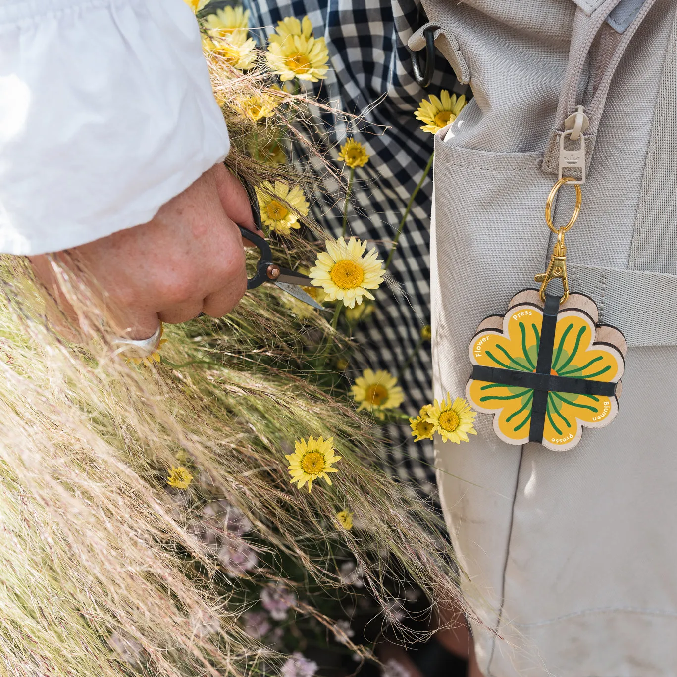 Studio Wald Keyring Flower Press Yellow 03 bloemenpers mini geel