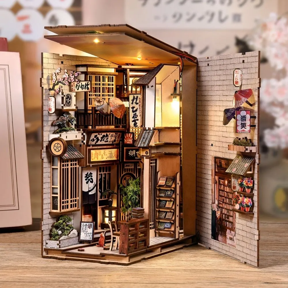 Figured'Art Het Steegje wacht op de kat book nook 23x18cm hout