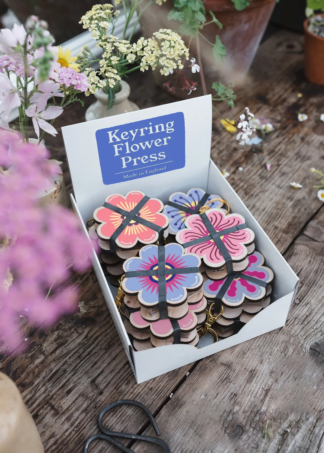 Studio Wald Keyring Flower Press Blue 03 bloemenpers blauw