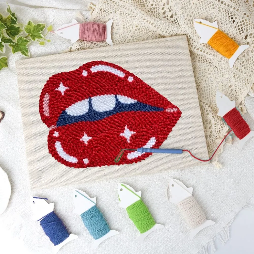 Figured'Art Glanzende Lippen punch needle pakket met frame 20x30cm pop art