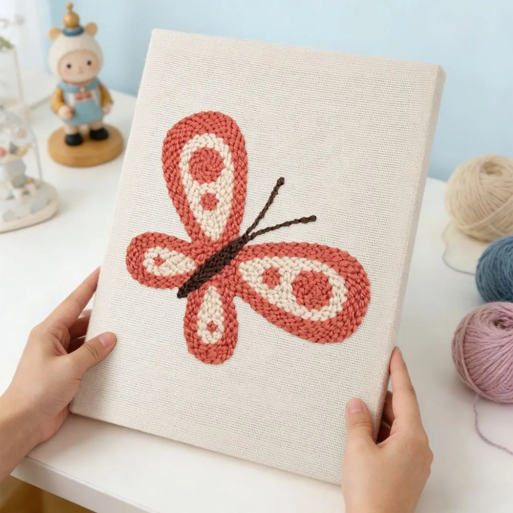 Figured'Art Rode Vlinder punch needle met frame 20x30 cm