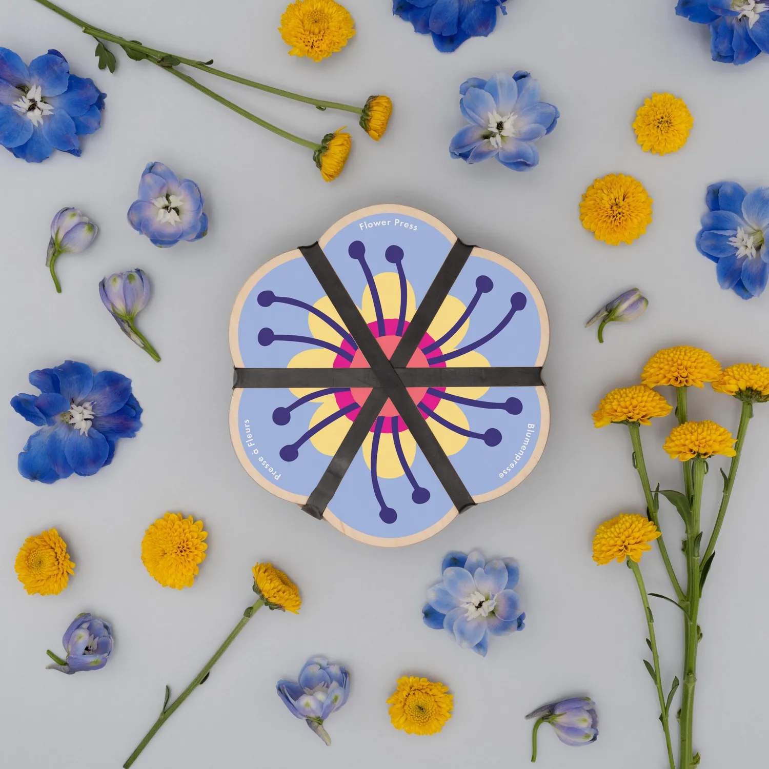 Studio Wald Flower Shaped Press Cornflower Blue bloemenpers 15 cm
