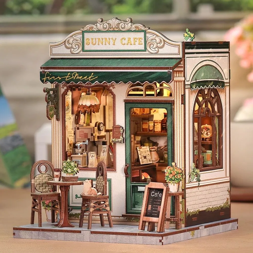 Figured'Art Zonnig Café miniatuurhuisje 15x16x20cm met led