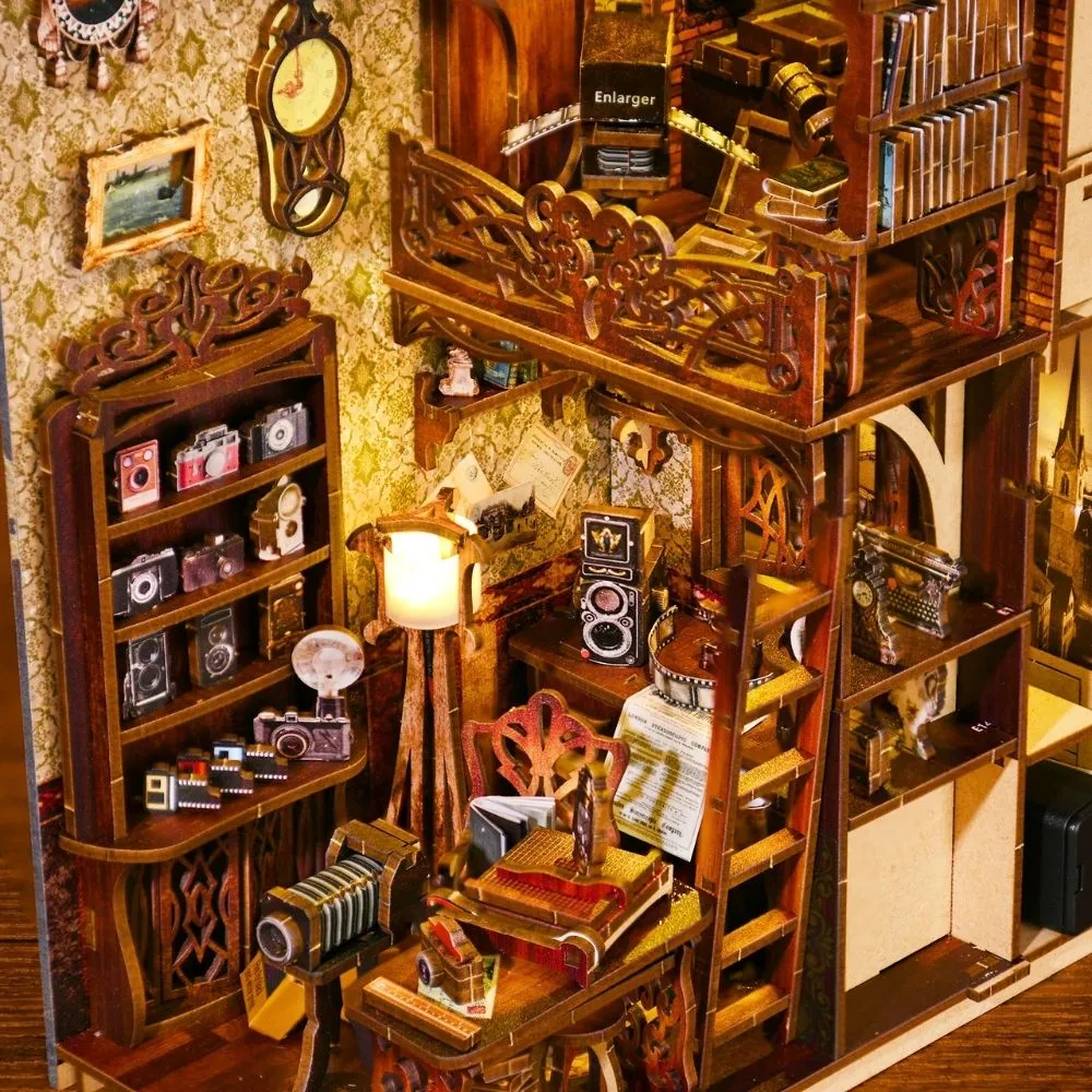 Figured'Art Donkere Kamer book nook 18x11x23cm miniatuur