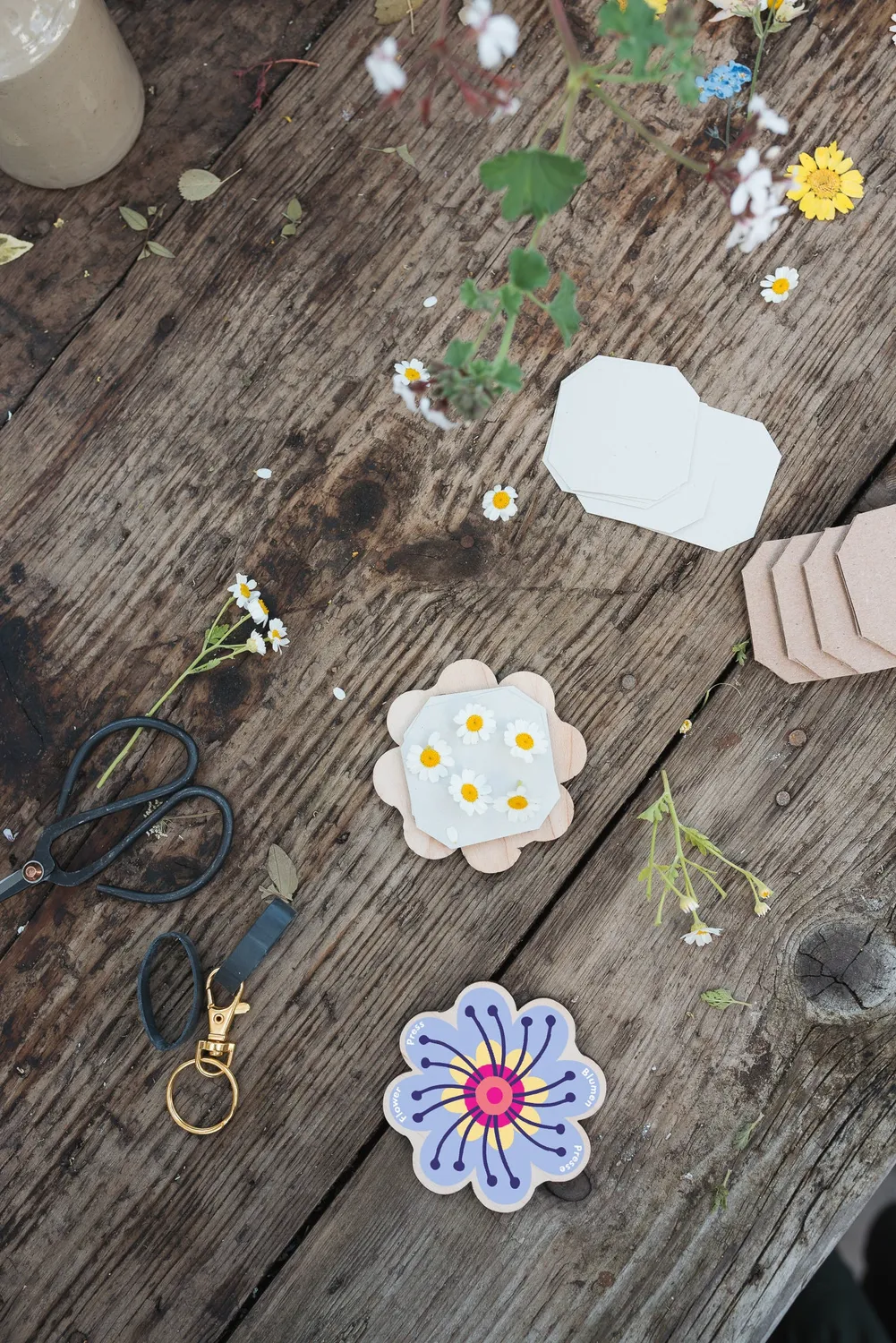 Studio Wald Keyring Flower Press bloemenpers Blue 01 rond
