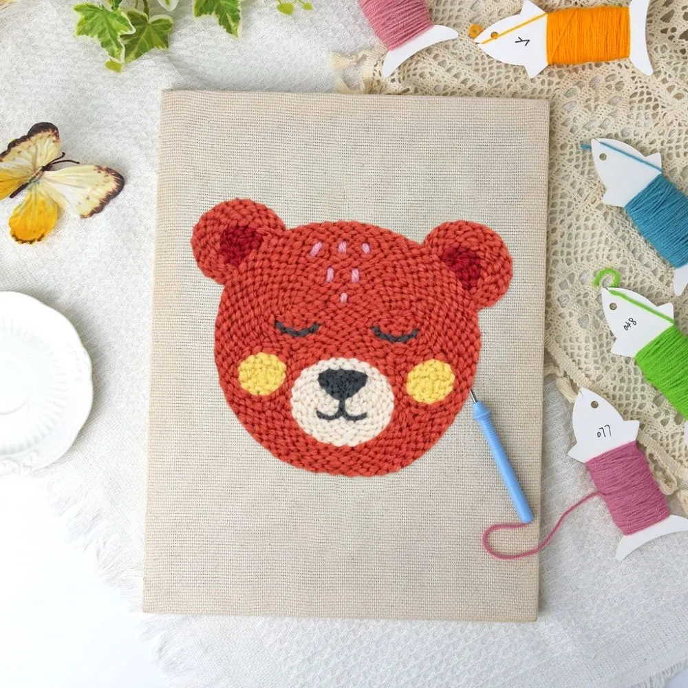 Figured'Art Knuffelbeer punch needle pakket 20x30cm met frame zacht