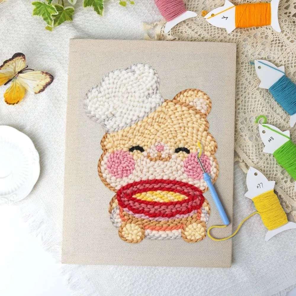 Figured'Art Bakkende Konijn punch needle pakket 20x30 cm met frame