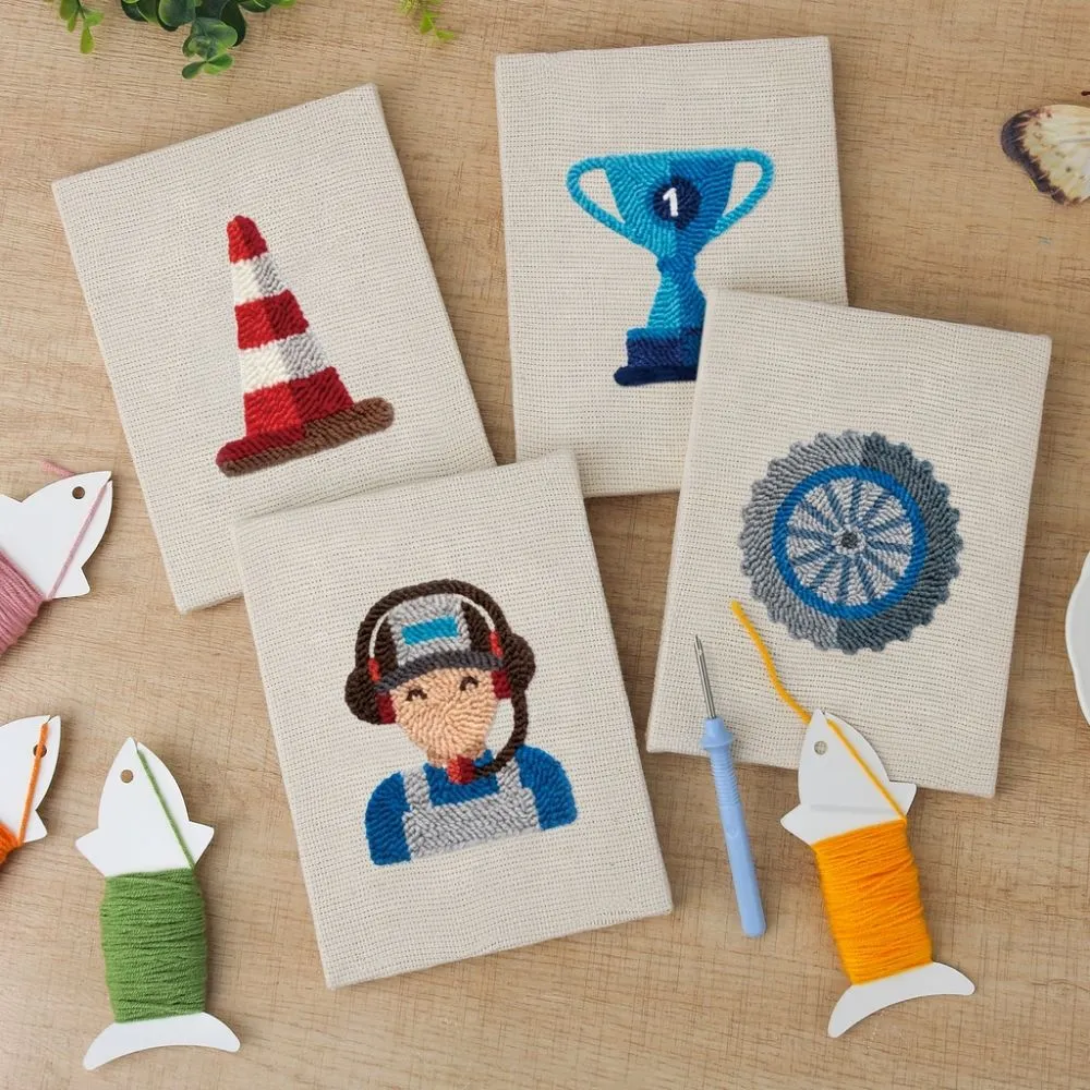 Figured'Art Punch Needle Set Racedag 4 stuks met frames auto's