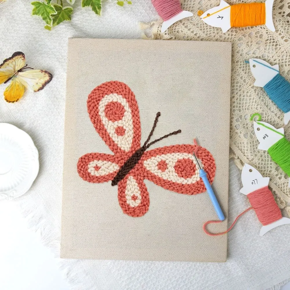 Figured'Art Rode Vlinder punch needle met frame 20x30 cm