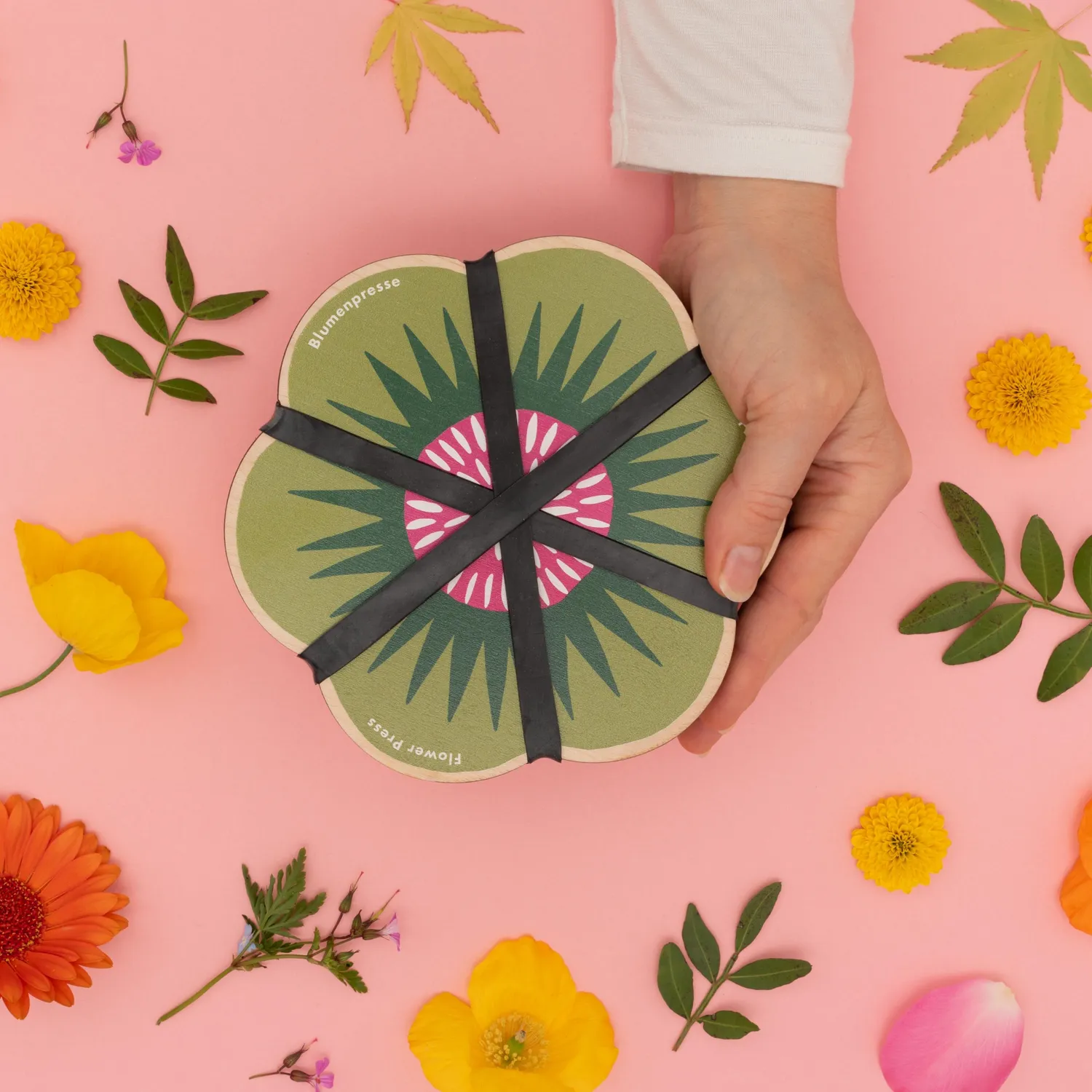 Studio Wald Flower Shaped bloemenpers lichtgroen rond