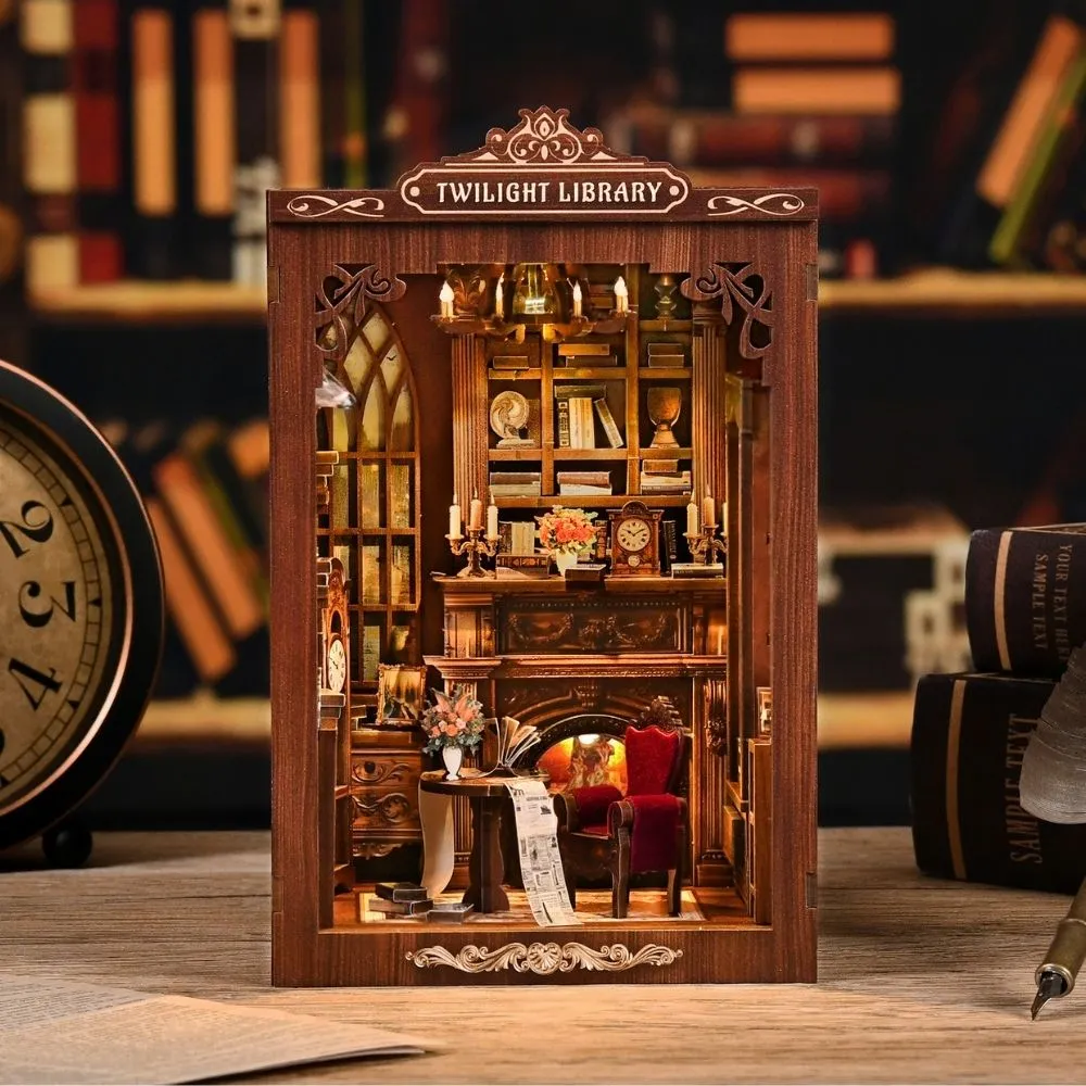 Figured'Art Book Nook Schemerbibliotheek miniatuur met led 194 delen