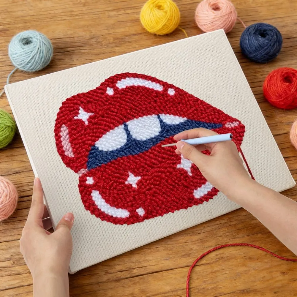 Figured'Art Glanzende Lippen punch needle pakket met frame 20x30cm pop art