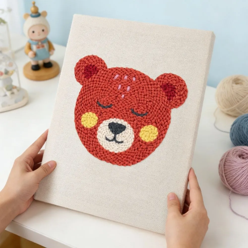 Figured'Art Knuffelbeer punch needle pakket 20x30cm met frame zacht