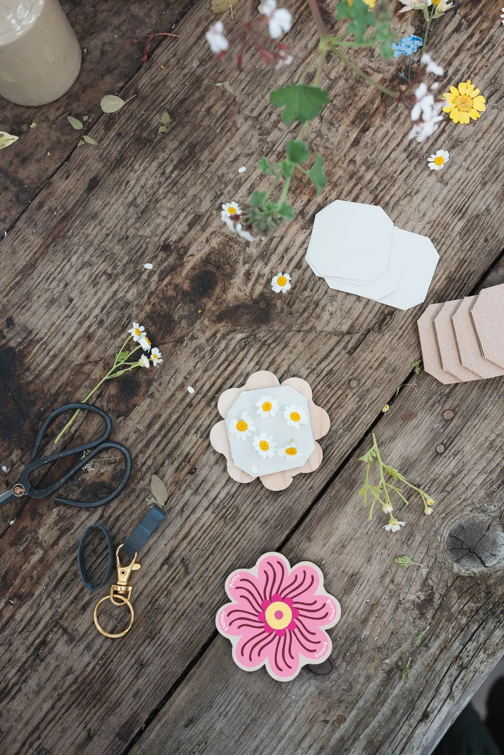 Studio Wald Keyring Flower Press Pink 01 bloemenpers mini roze