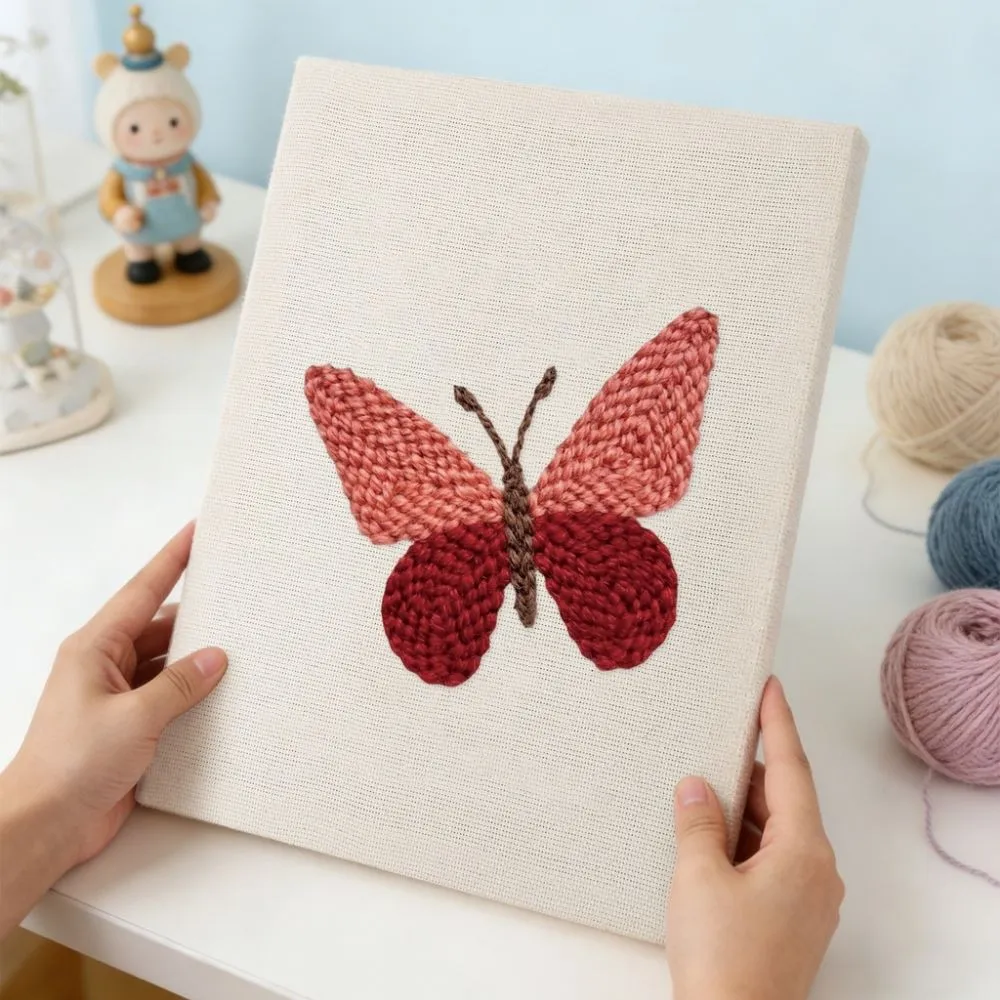 Figured'Art Karmozijnrode Vleugels punch needle pakket met frame 20x30cm