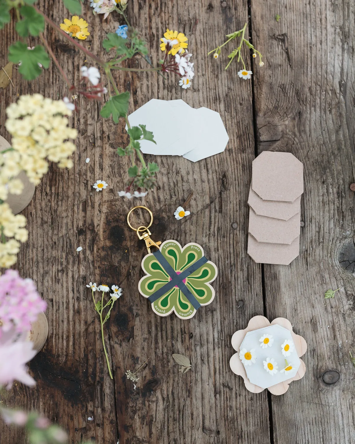 Studio Wald Green 01 mini bloemenpers sleutelhanger