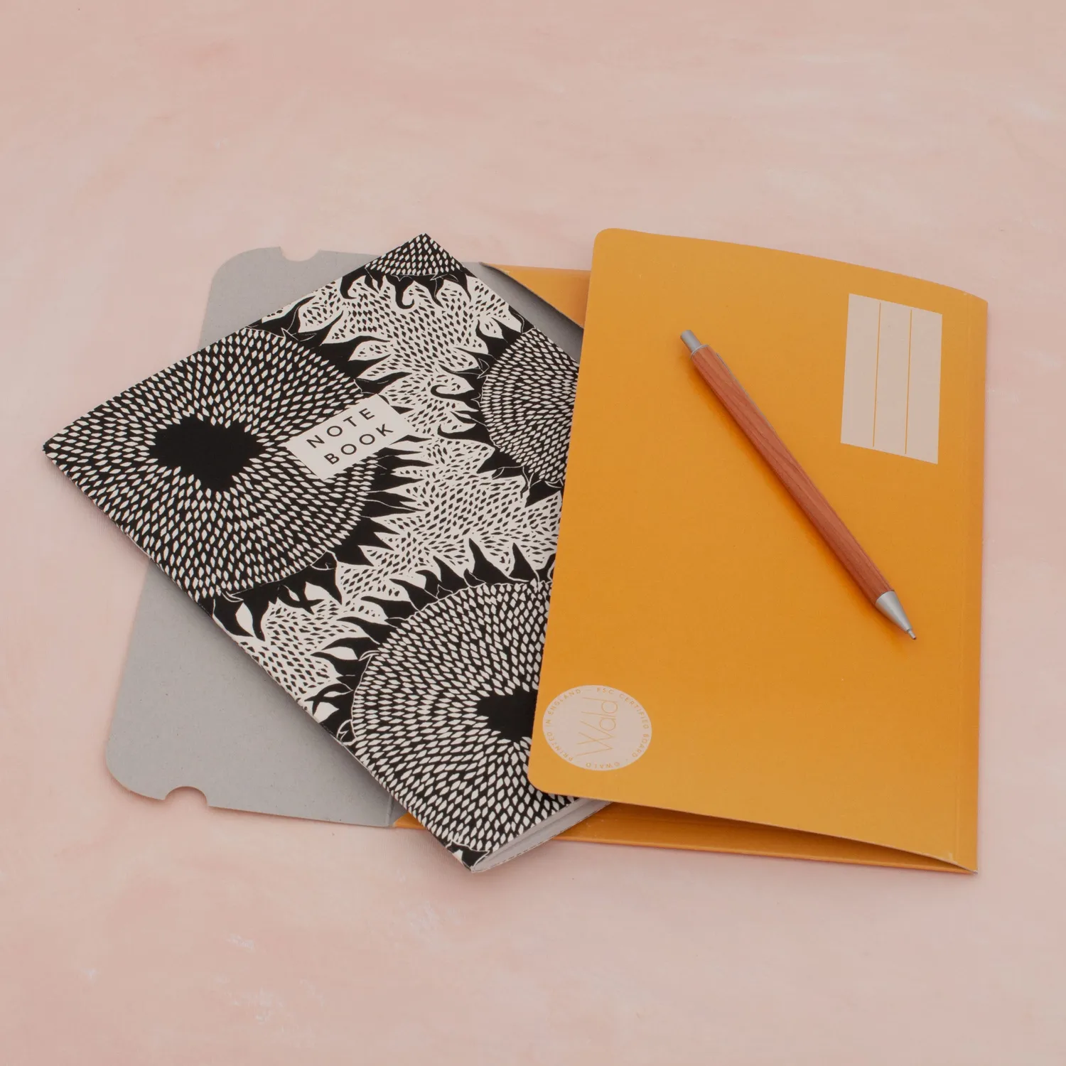 Studio Wald Sunflower Black A5 notitieboek met map blanco