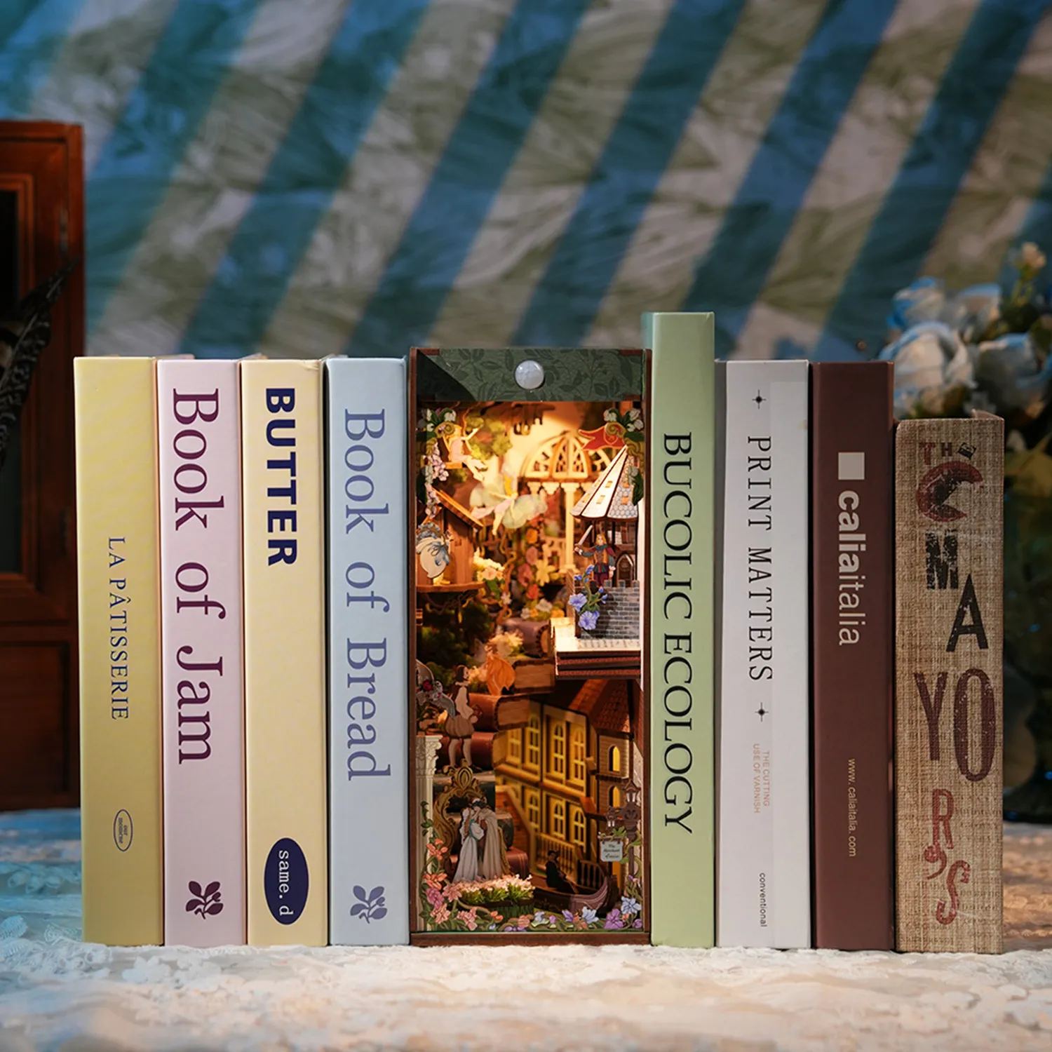 Figured'Art Shakespeare's Vers book nook 24,5 cm verlicht