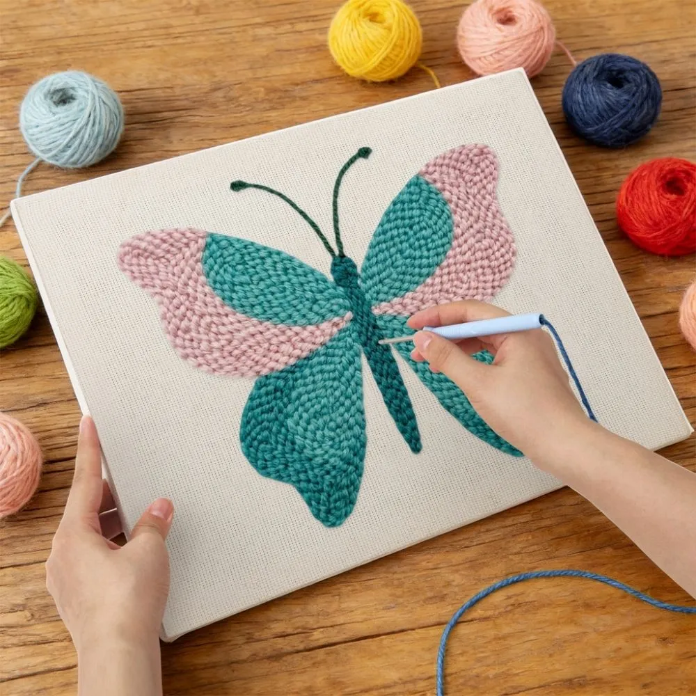 Figured'Art Azuurblauwe Vlinder punch needle pakket 20x30cm met frame