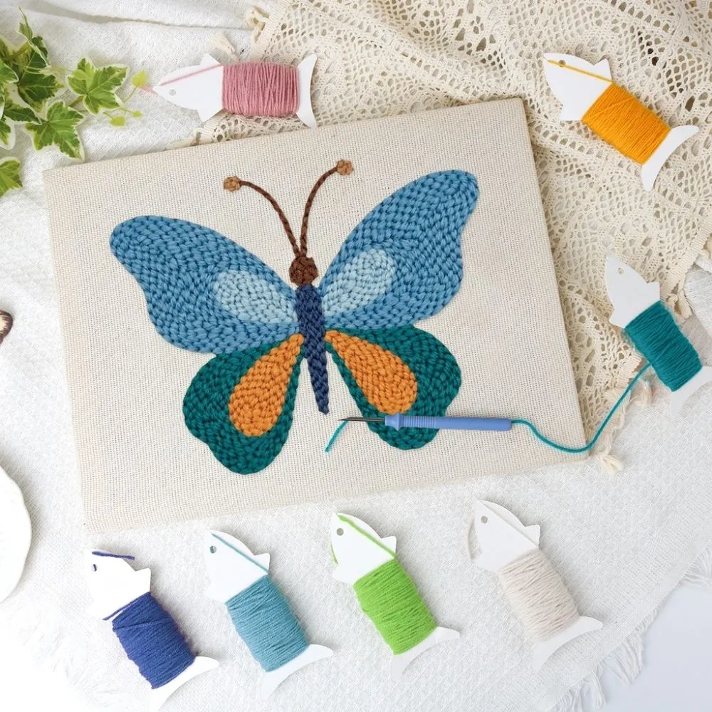 Figured'Art Blauwe Vlinder punch needle pakket 20x30cm katoen