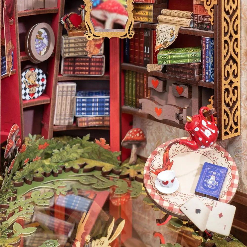 Figured'Art Alice Avontuur Book Nook Bouwpakket 300 Stuks